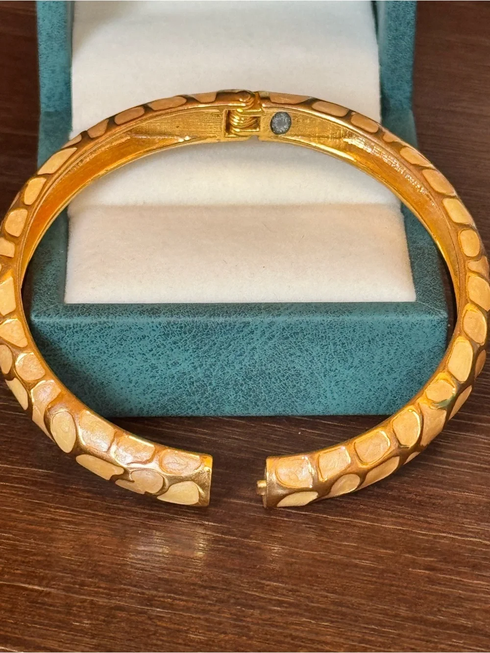 Vtg Joan Rivers Peach Enamel Bangle Gold Tone Cobblestone Animal Print Bracelet